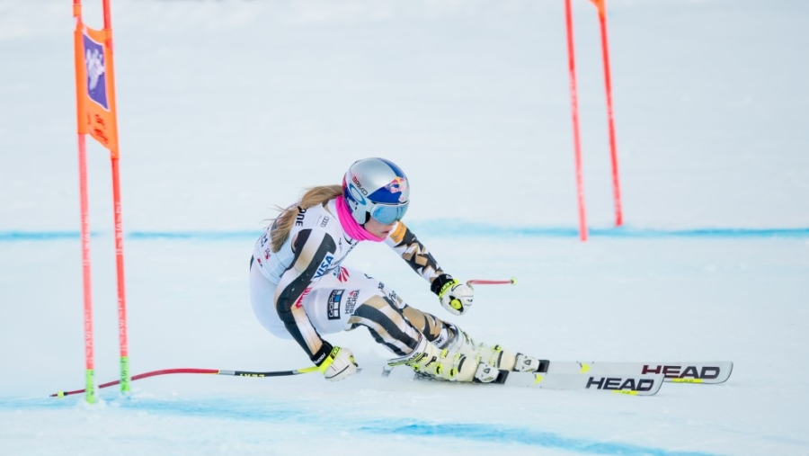 Lindsey Vonn op de piste tijdens een wedstrijd.
